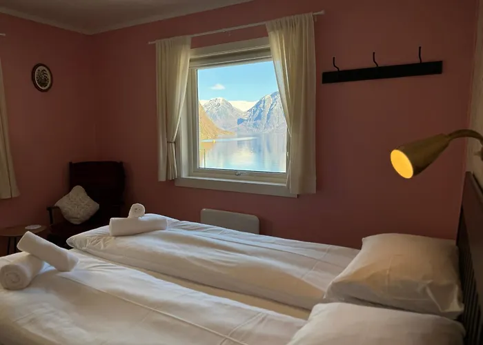 Svingen Guesthouse - Panoramic Fjord Views In Flam